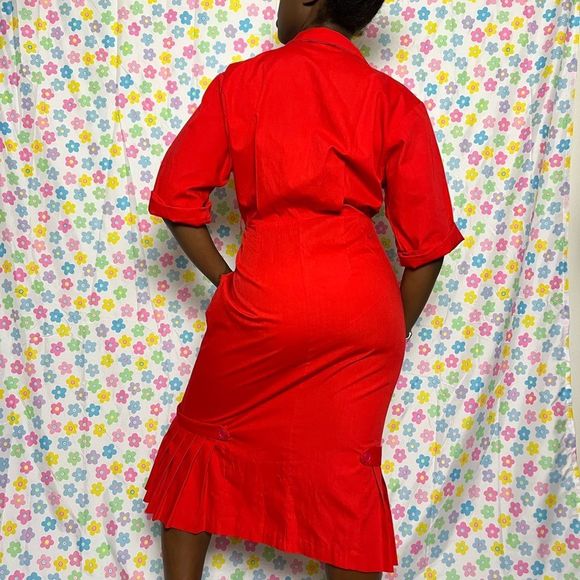 Sexy red pinup style dress. Has pockets. Buttons in the middle. Fits like a M/L. - Picture 2 of 4